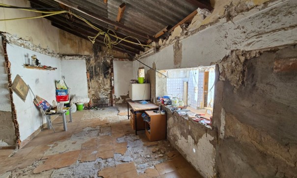 Videresalg - Byhus -
SAX