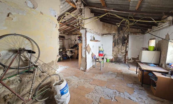 Videresalg - Byhus -
SAX