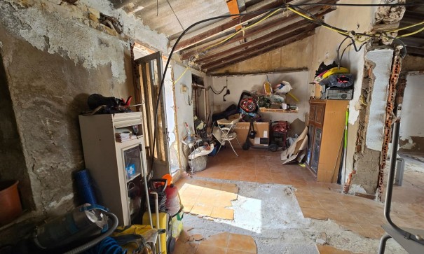 Videresalg - Byhus -
SAX