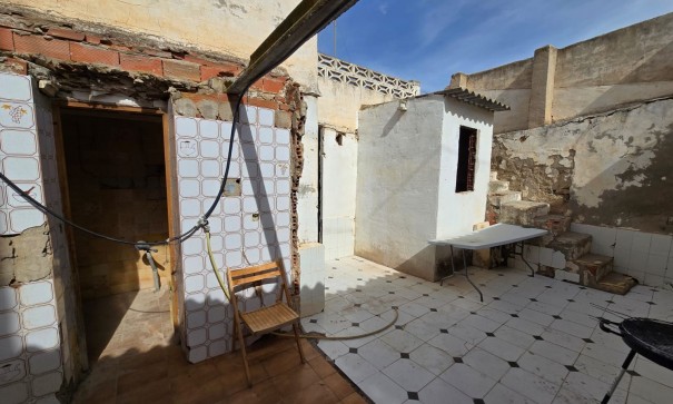 Videresalg - Byhus -
SAX