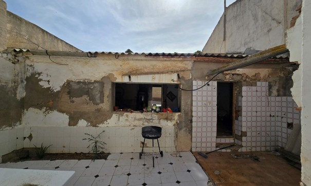 Videresalg - Byhus -
SAX