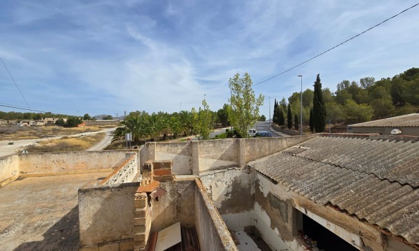 Videresalg - Byhus -
SAX