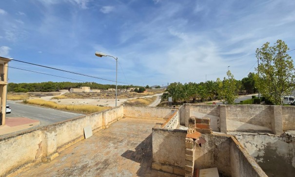 Videresalg - Byhus -
SAX