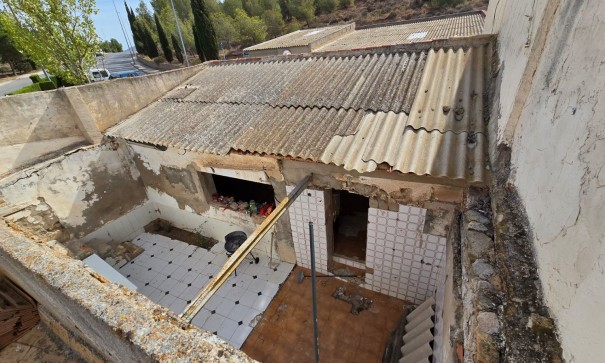 Videresalg - Byhus -
SAX