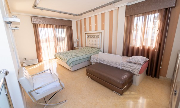 Sprzedaż - Willa wolnostojąca -
La Mata