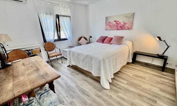 Herverkoop - Vrijstaande Villa -
Punta Prima