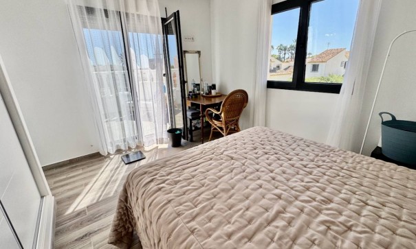 Herverkoop - Vrijstaande Villa -
Punta Prima