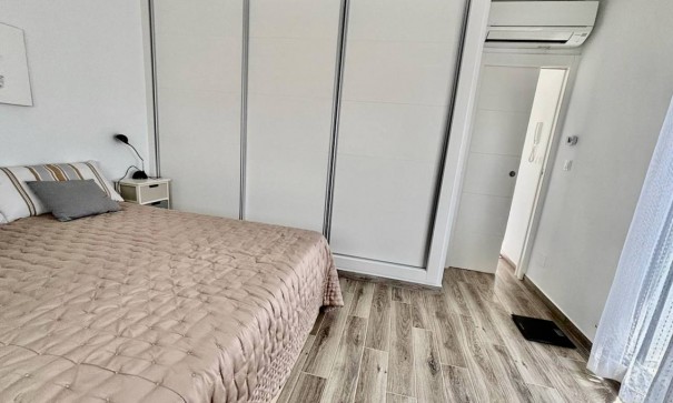 Herverkoop - Vrijstaande Villa -
Punta Prima