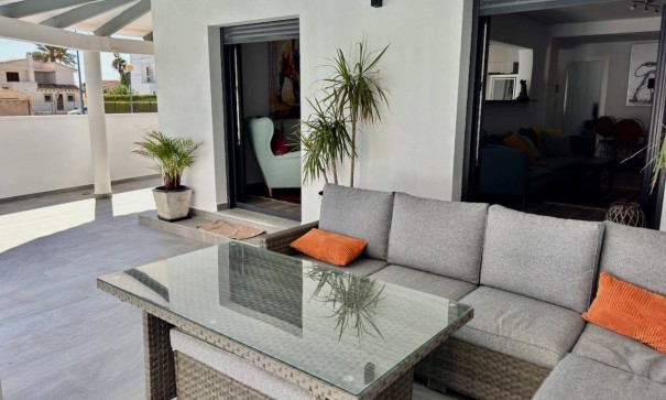 Herverkoop - Vrijstaande Villa -
Punta Prima