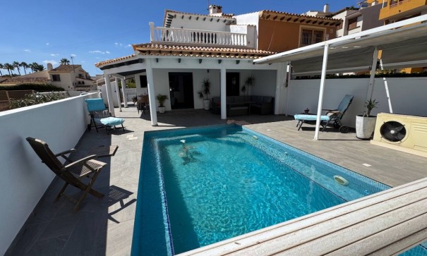 Herverkoop - Vrijstaande Villa -
Punta Prima