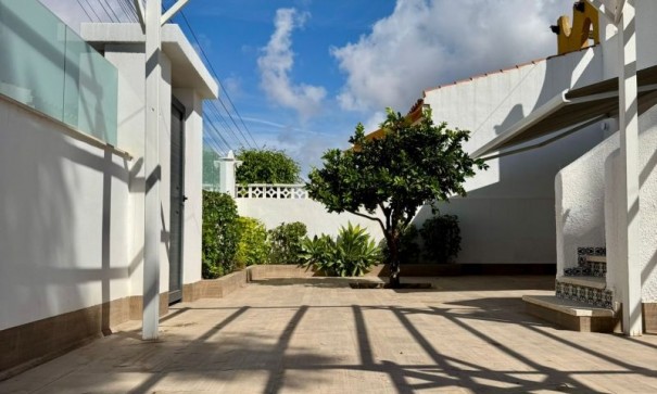 Återförsäljning - Fristående villa -
Torrevieja