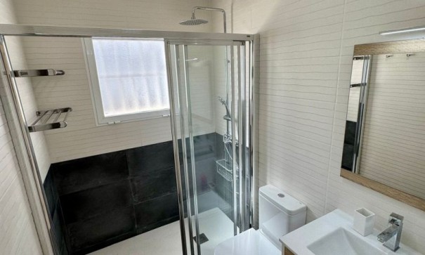 Återförsäljning - Fristående villa -
Torrevieja