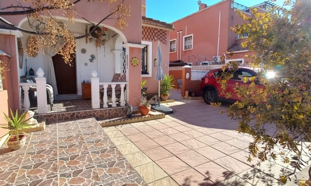 Venta - Villa adosada -
Los Montesinos - La Herada
