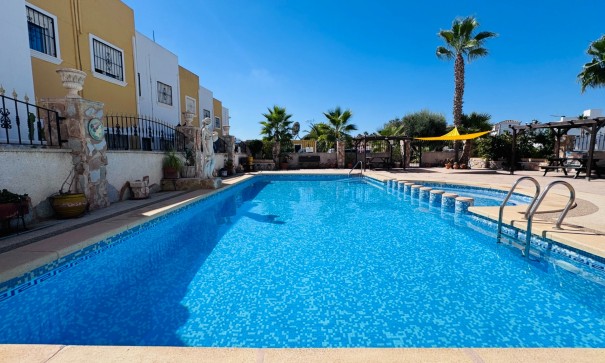 Venta - Apartamento piso -
Algorfa