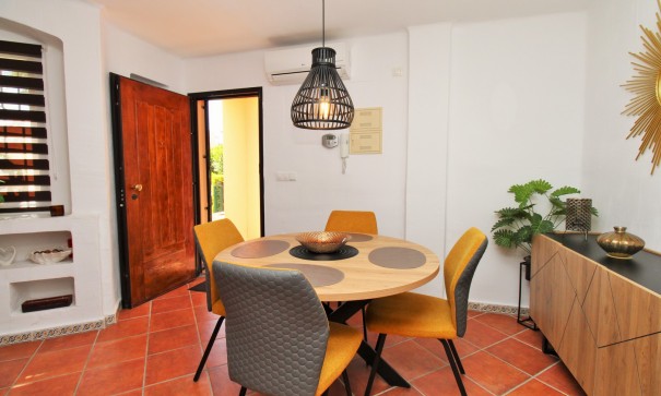 Herverkoop - Apartement Flat -
Punta Prima