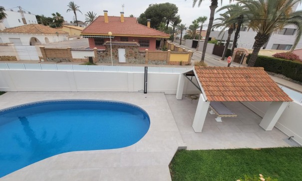 Återförsäljning - Fristående villa -
Orihuela Costa - Cabo Roig