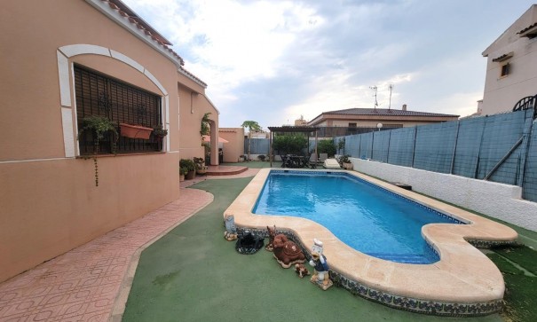 Sale - Detached Villa -
Torrevieja - Aguas Nuevas