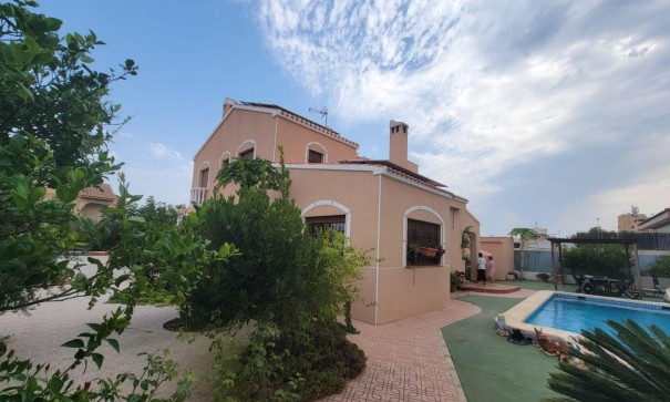 Sale - Detached Villa -
Torrevieja - Aguas Nuevas