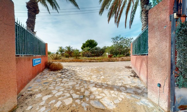 Videresalg - Fritliggende villa -
Albatera