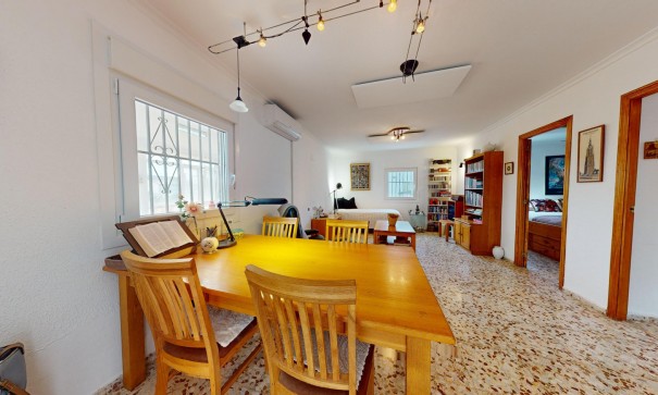 Videresalg - Fritliggende villa -
Albatera