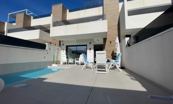 Sale - Semi Detached Villa -
Benijofar - Centro