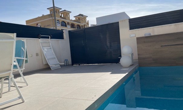 Sale - Semi Detached Villa -
Benijofar - Centro