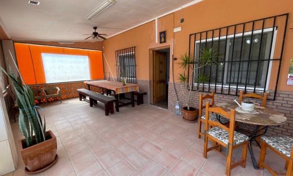 Återförsäljning - Fristående villa -
Rojales