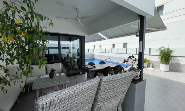 Revente - Maison de ville -
Daya Nueva