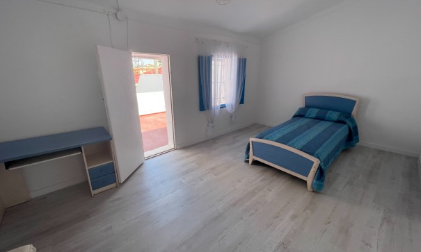 Herverkoop - Stadswoning -
Rojales