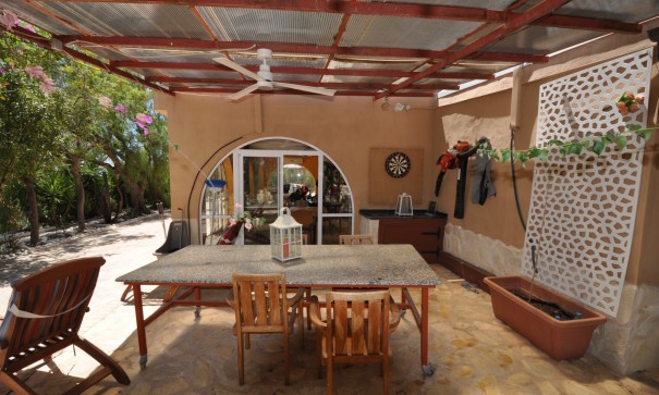 Videresalg - Finca landejendom -
Crevillente