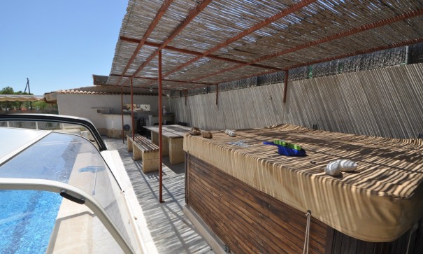 Videresalg - Finca landejendom -
Crevillente