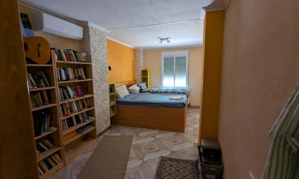 Videresalg - Finca landejendom -
Crevillente