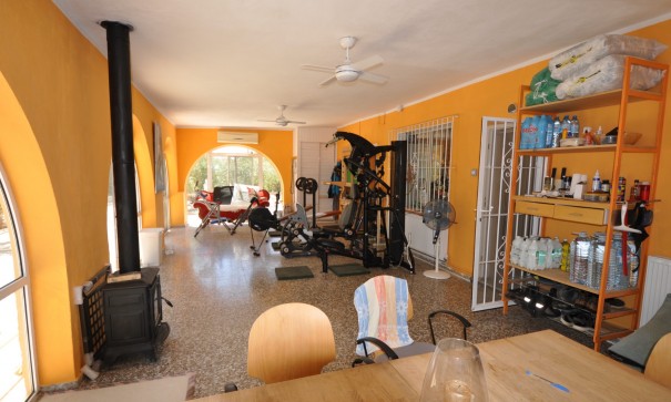 Videresalg - Finca landejendom -
Crevillente