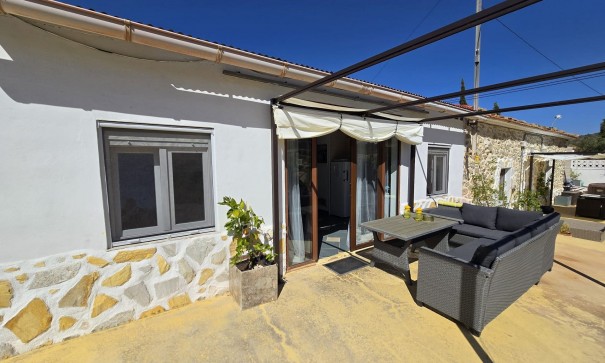 Sale - Finca Country Property -
La Zarza