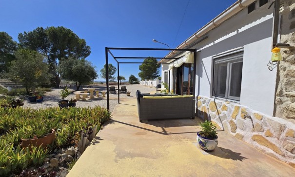 Sale - Finca Country Property -
La Zarza