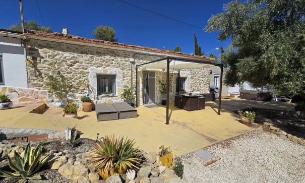 Sale - Finca Country Property -
La Zarza