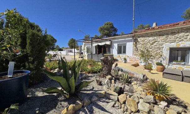 Sale - Finca Country Property -
La Zarza