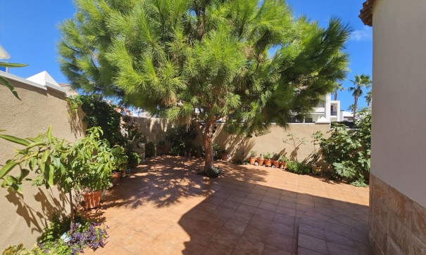 Sale - Villa -
Torrevieja - Torre la mata