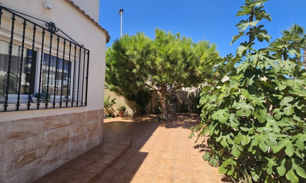 Sale - Villa -
Torrevieja - Torre la mata