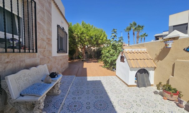 Sale - Villa -
Torrevieja - Torre la mata