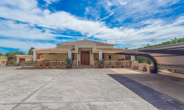 Sprzedaż - Finca nieruchomość wiejska -
Heredades