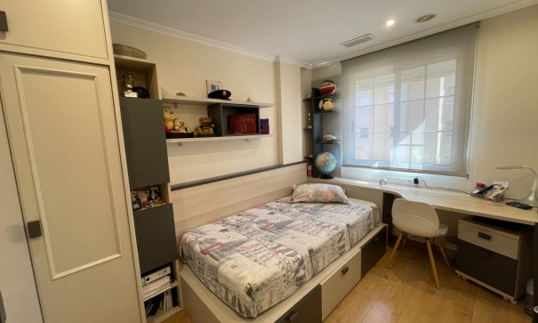 Sale - Town house -
Elche - Centro