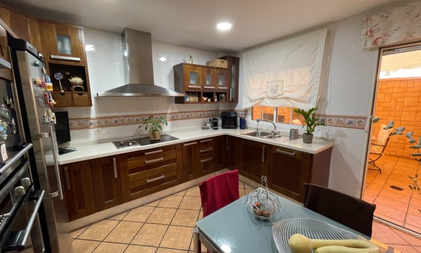 Sale - Town house -
Elche - Centro