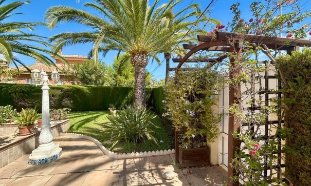 Venta - Chalet Independiente -
Orihuela Costa - Cabo Roig