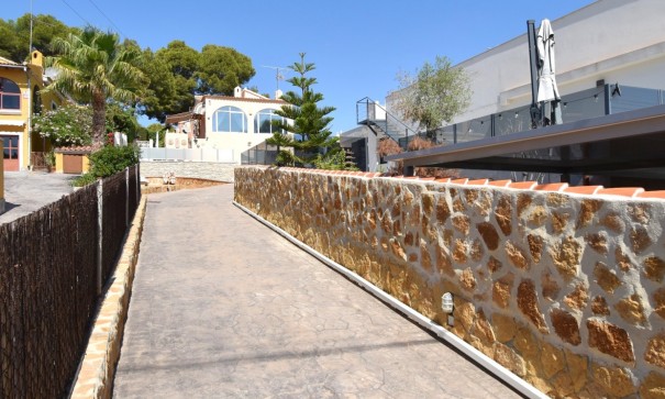 Sale - Detached Villa -
Orihuela Costa - Los Balcones