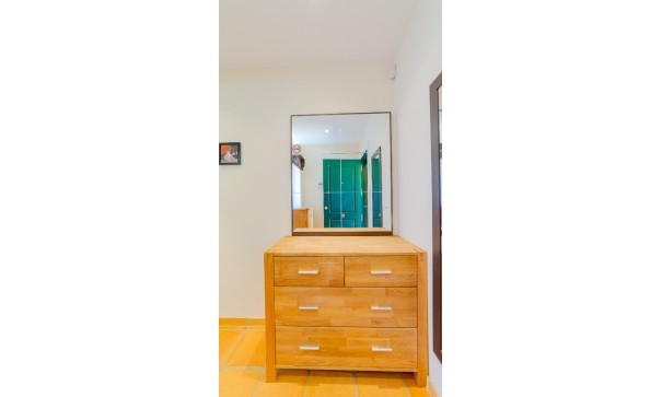 Återförsäljning - Radhus -
Finestrat