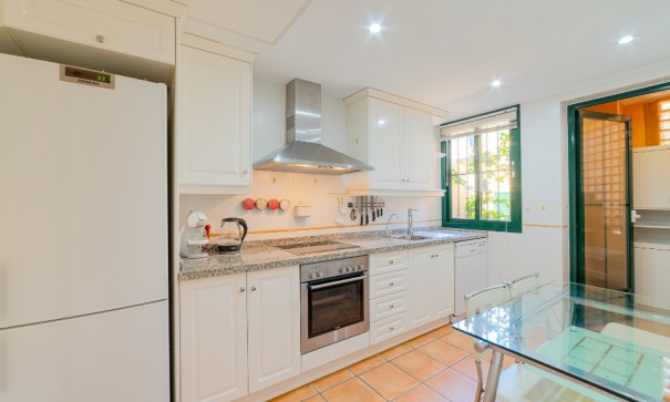 Återförsäljning - Radhus -
Finestrat