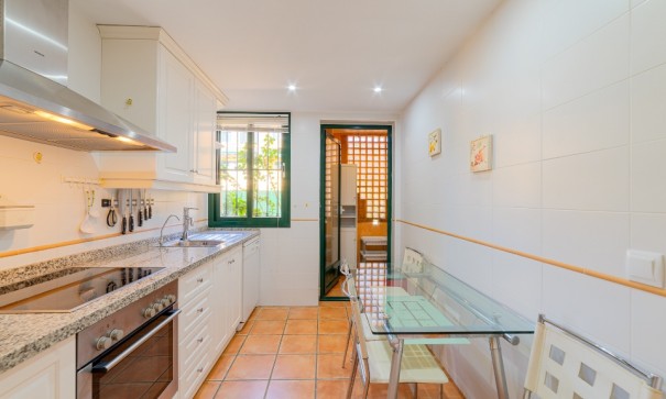 Återförsäljning - Radhus -
Finestrat