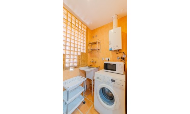 Återförsäljning - Radhus -
Finestrat