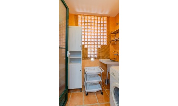 Återförsäljning - Radhus -
Finestrat